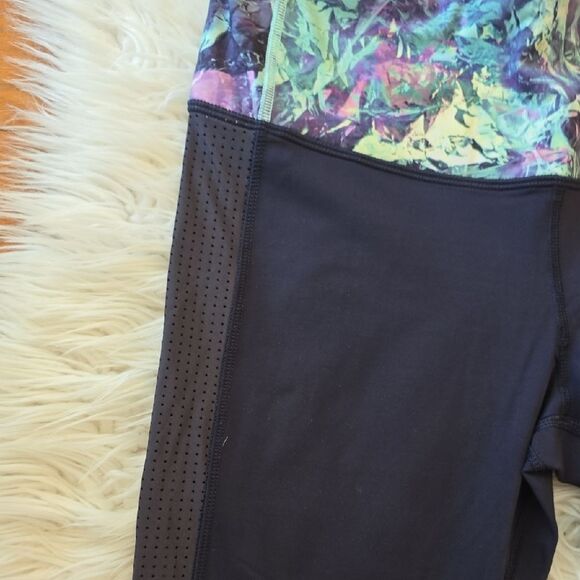 Lululemon Navy Leggings with Multicolor Floral Waistband LIKE NEW - Picture 4 of 12